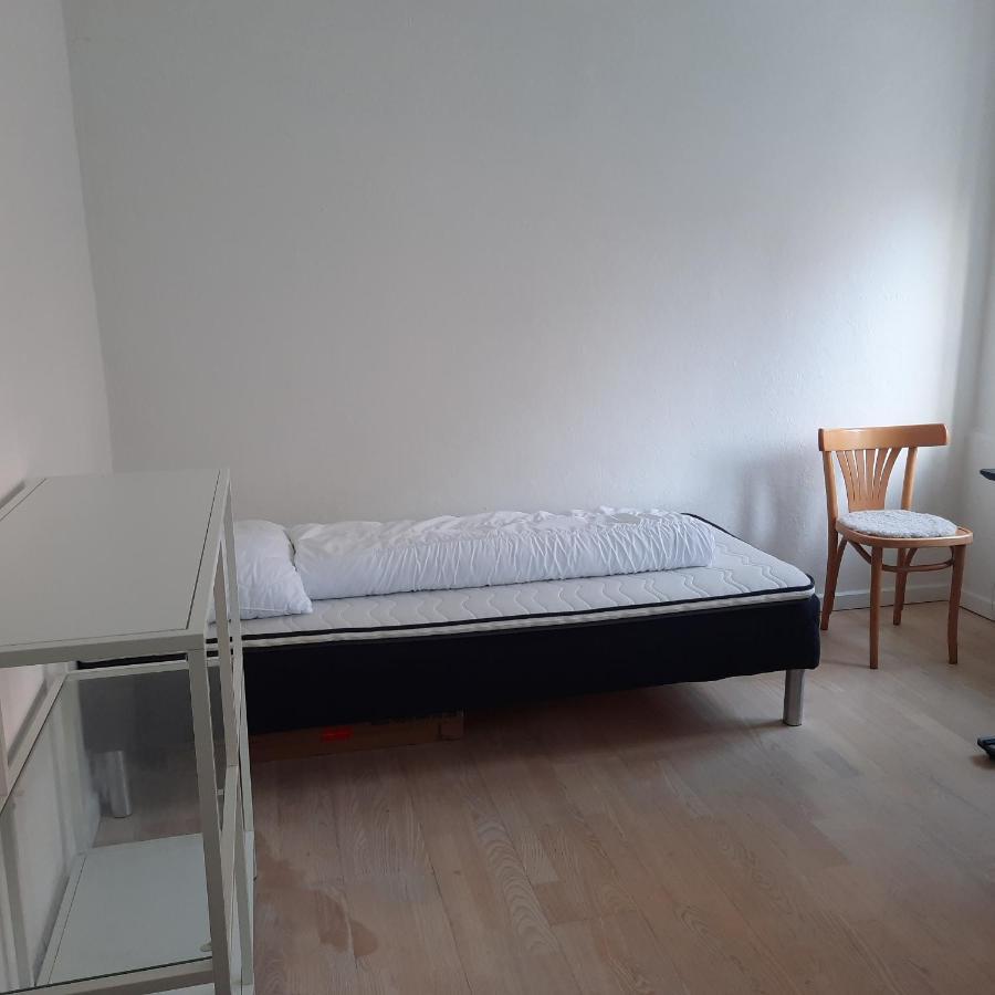 1- Bed Private In Rum i privatbostad Odense